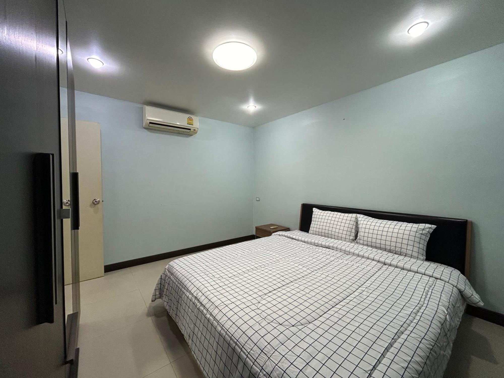 Town 2 Bedroom With Balcony-cats Friendly Phuket