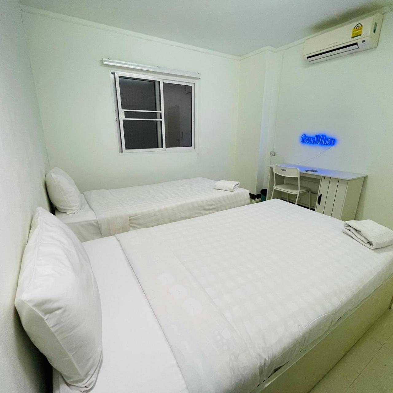 Town 2 Bedroom With Balcony-cats Friendly