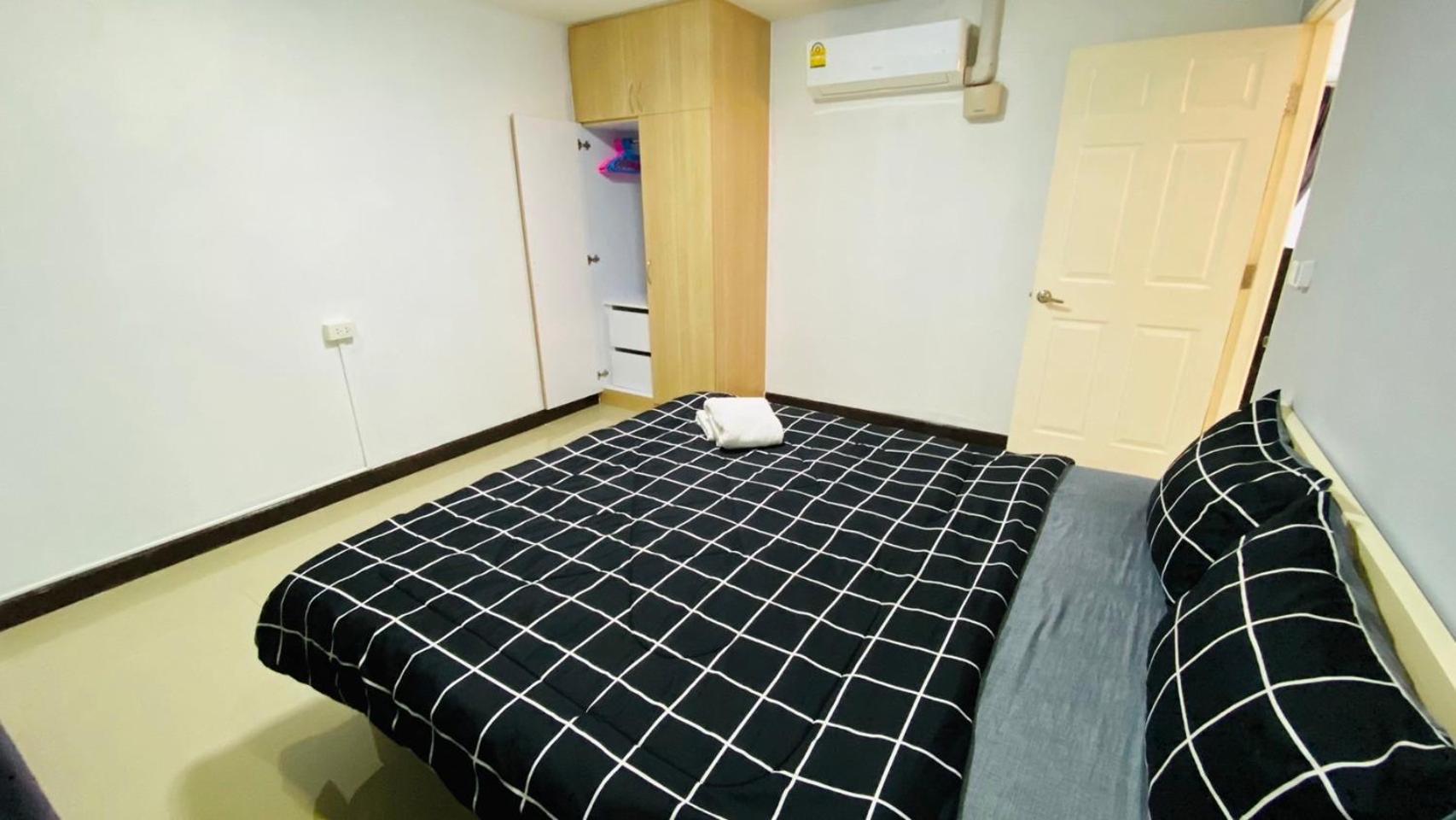 Town 2 Bedroom With Balcony-cats Friendly Apartment