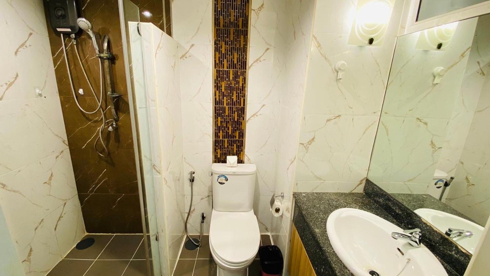Apartment Town 2 Bedroom With Balcony-cats Friendly *