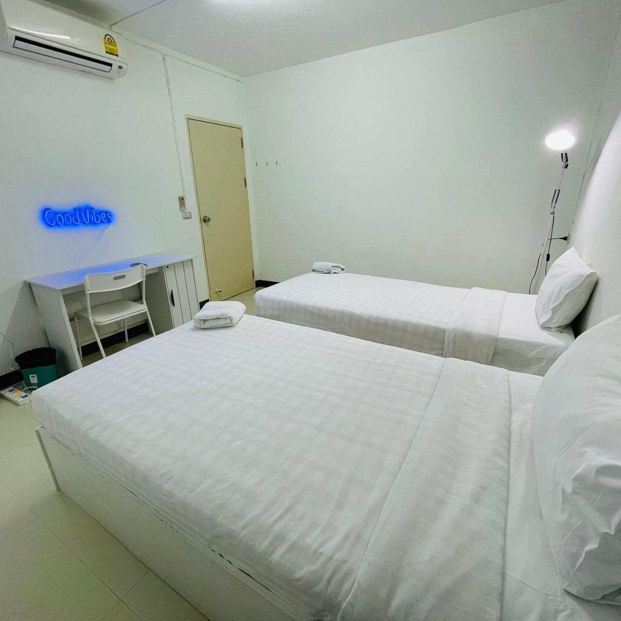 Town 2 Bedroom With Balcony-cats Friendly